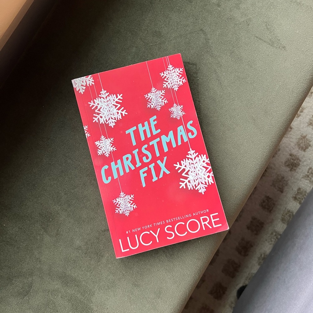 The Christmas Fix by Lucy Score Paperback